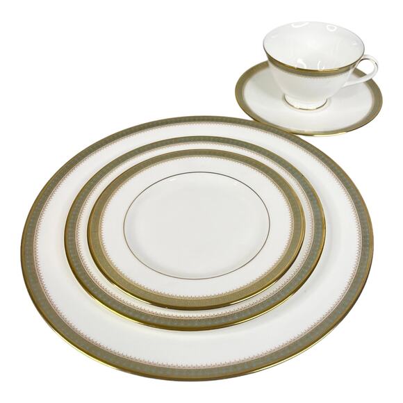 5pc PLACE SETTING Royal Doulton Clarendon China 3 Plates Cup & Saucer Dinnerware - Picture 2 of 15